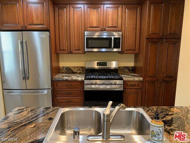 Building Photo - 3 br, 2 bath House - 22901 Leadwell St
