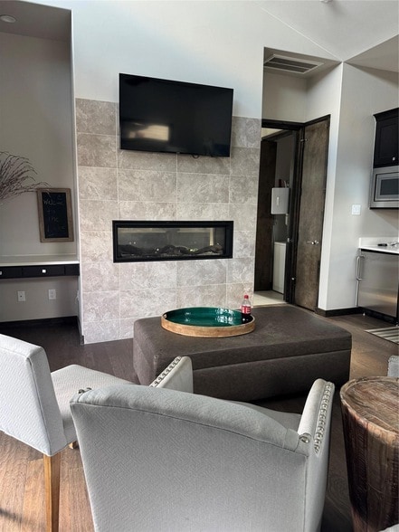 Building Photo - 2113 Barbaro Way