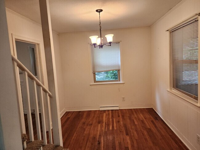 Foto del edificio - AVAILABLE NOW!