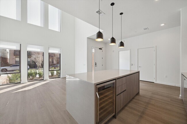 Building Photo - 1 Riva Row