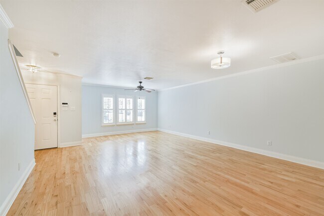 Foto del edificio - 738 Redwing Pl Dr