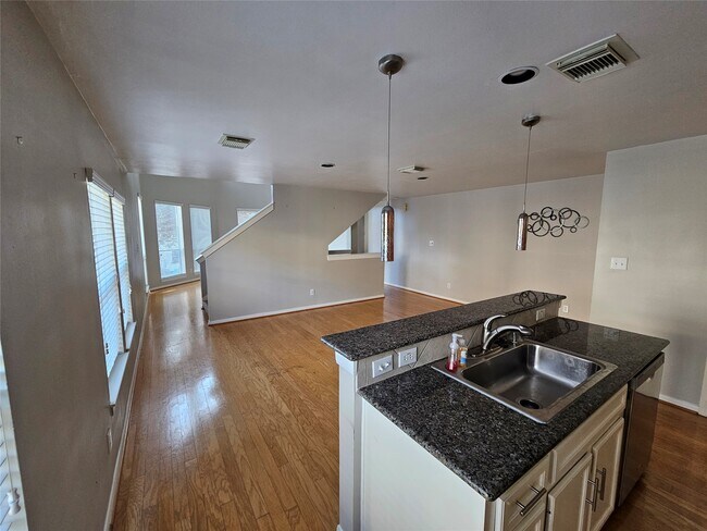 Foto del edificio - 1271 W 17th St