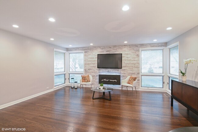 Foto del edificio - 817 Clover Ct