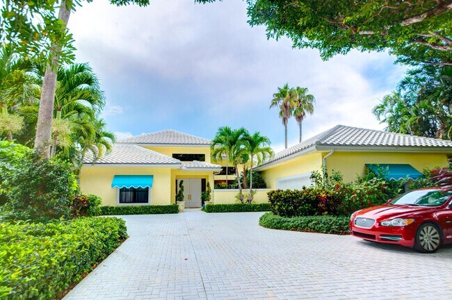 Building Photo - 2425 Golf Brook Dr