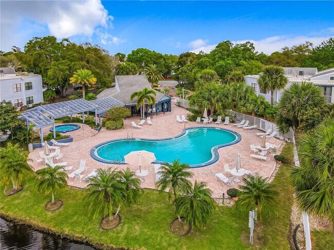 Building Photo - 3841 Atrium Dr
