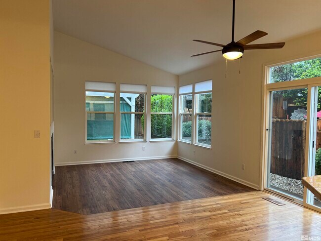 Foto del edificio - 4652 Bradford Ct