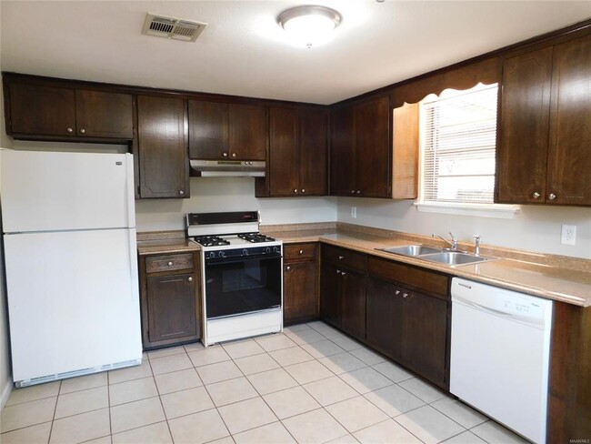 Building Photo - 232 Camellia Dr