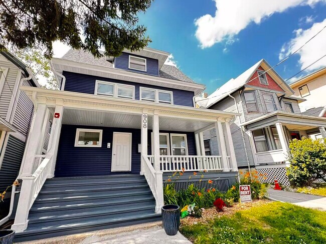 Foto del edificio - 908 E Gorham St