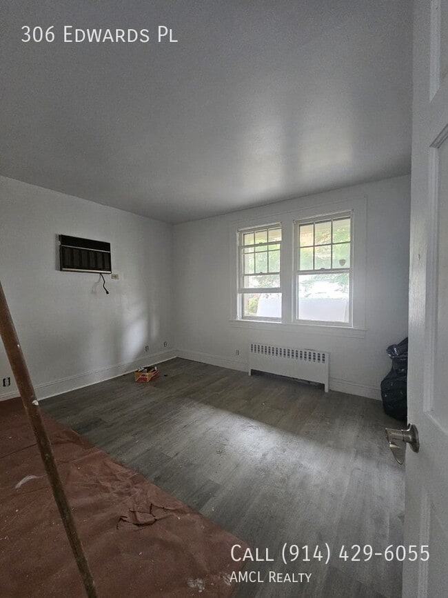 Building Photo - 306 Edwards Pl