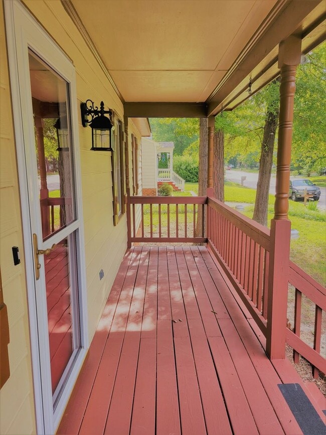 Building Photo - Spacious 3 bedroom 2 bath rancher availabl...