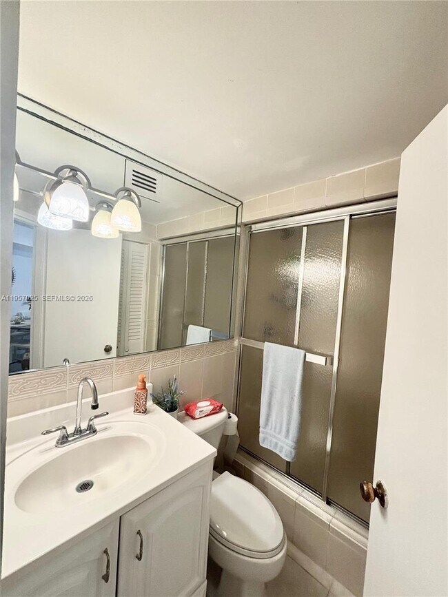 Foto del edificio - 999 Brickell Bay Dr