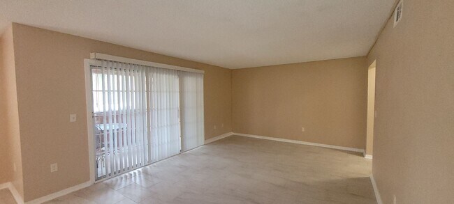 Building Photo - Spacious 2 bedroom at Lake Orlando