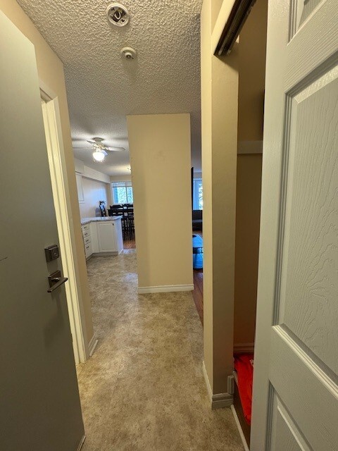 Building Photo - 15 Knightsridge Dr