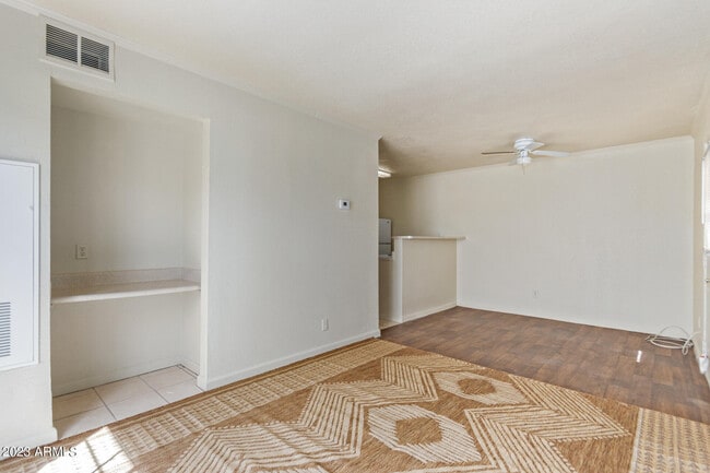 Building Photo - 810 E Colter St