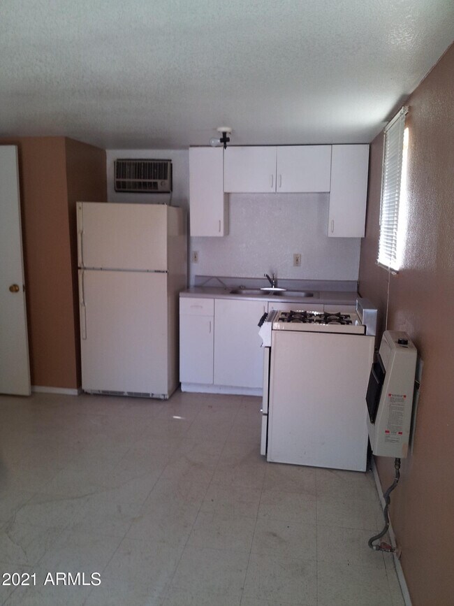 Foto del edificio - 1244 E 10th St