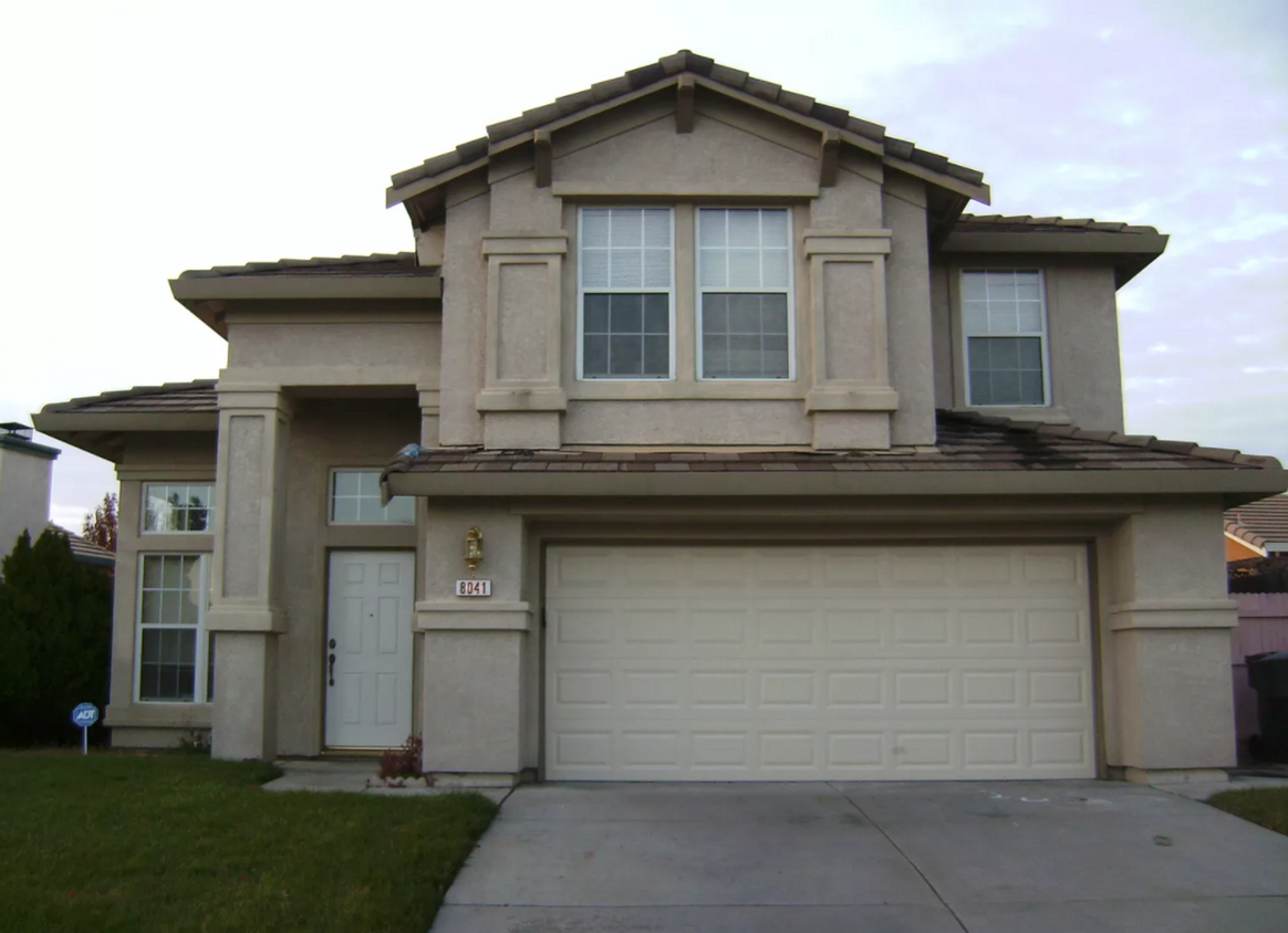 Foto principal - 4 Bedroom Citrus Heights Beauty! With smal...