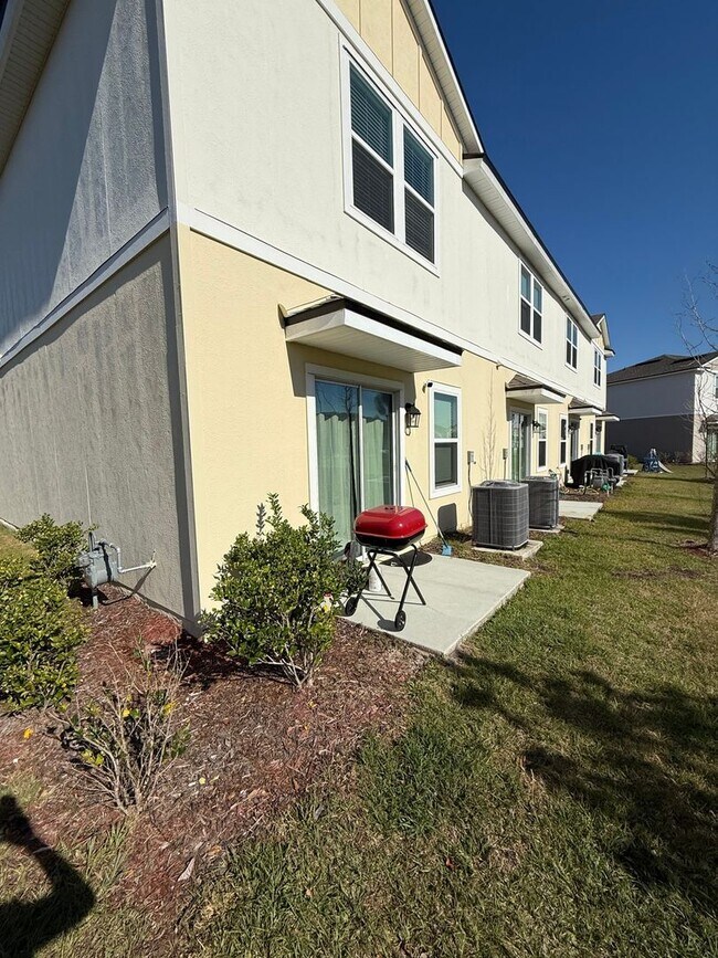 Foto del edificio - Charming 3BR Townhome in Saint Augustine