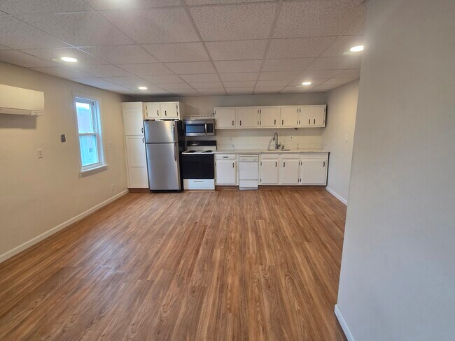 Kitcken/Family Room - 1 Railroad Ave