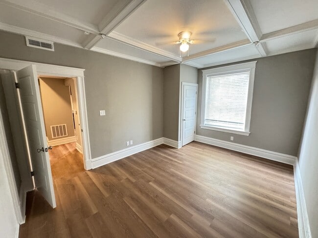 Building Photo - 3119 Oak Hill Ave