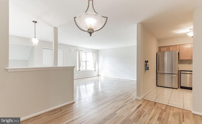 Building Photo - 1346 Chanticleer