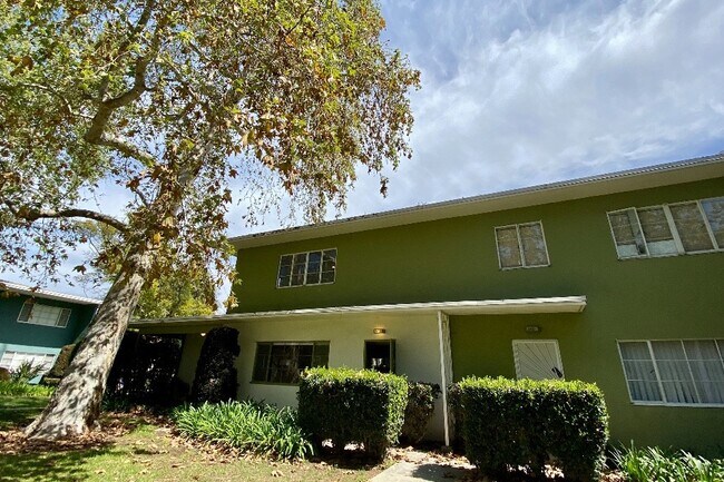 Foto del edificio - 5483 Village Green