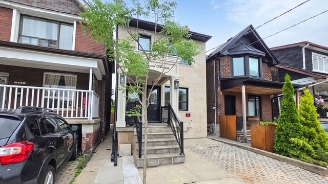 Building Photo - 253 Oakwood Av