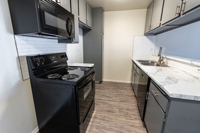 Interior Photo - 951 S. Oxford