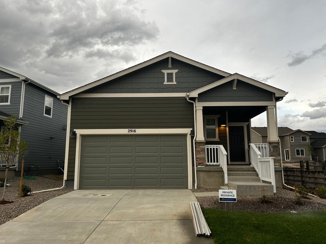 Spacious and Updated 3 Bedroom Home with Attached Garage in Longmont Available for June! - Spacious and Updated 3 Bedroom Home with Attached Garage in Longmont Available for June!