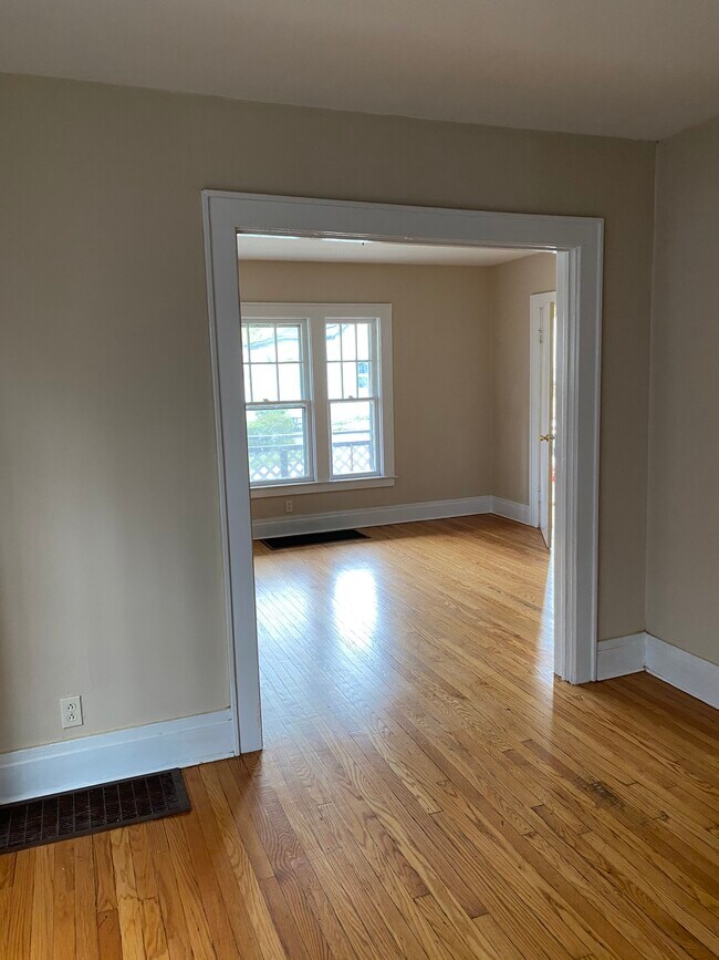 Building Photo - 208 Markland Ave