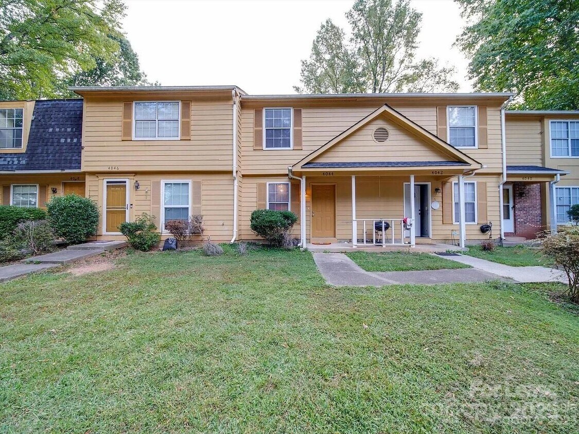 Primary Photo - 4044 Briarhill Dr