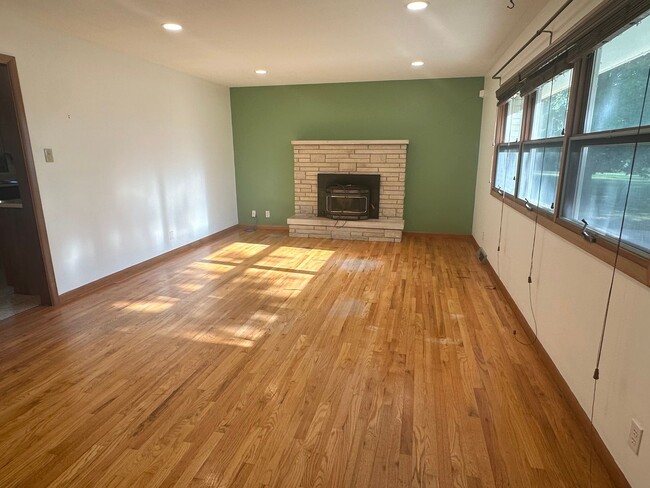 Building Photo - Single Family Home