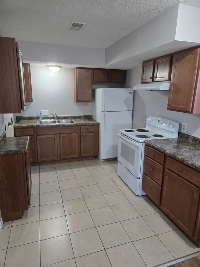 Photo - 4175 Webster Ave Apartment