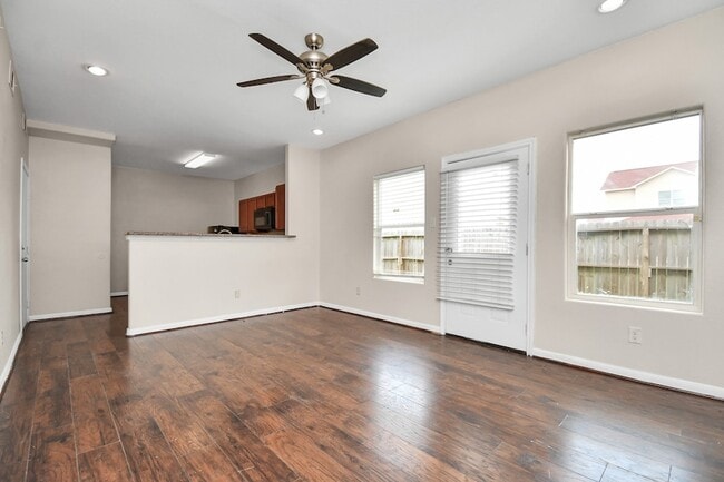 Foto del edificio - 8706 Beviamo St