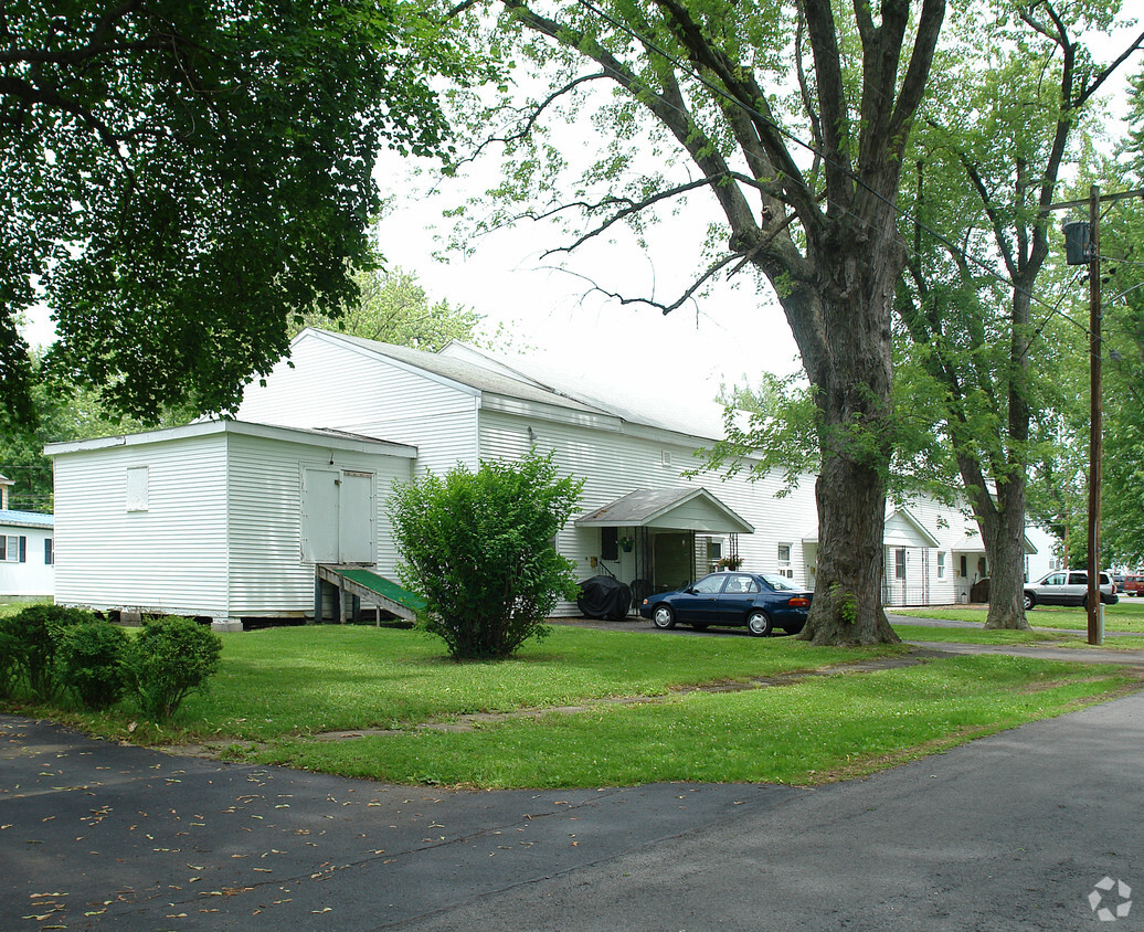 Primary Photo - Townhouse Apartments