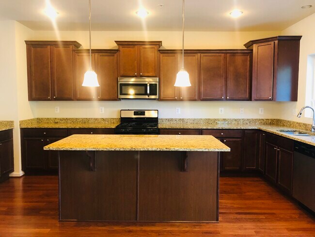 Building Photo - 7110 River Birch Dr
