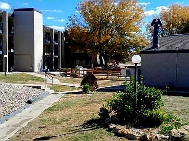 Foto del edificio - Oasis at Belmont - Beautiful Renovated Apa...