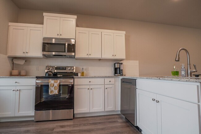 Building Photo - 2 bedroom 2.5 bath home located in Fayetteville, AR