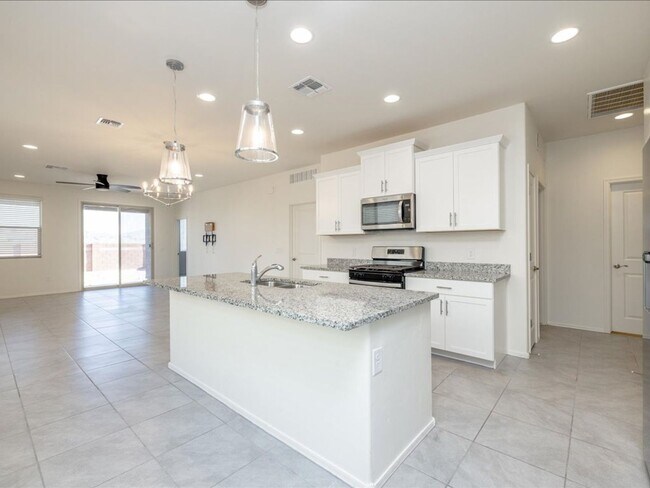 Foto del edificio - 3 Bedroom 2 Bathroom  MOUNTAIN VIEWS! $500...