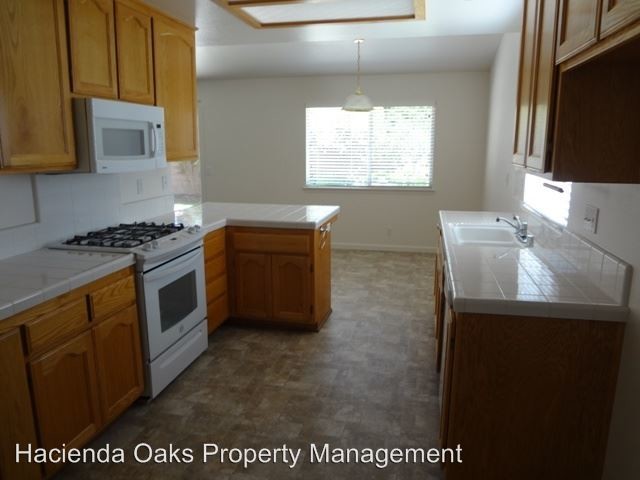 Building Photo - 1610 Rowland Dr