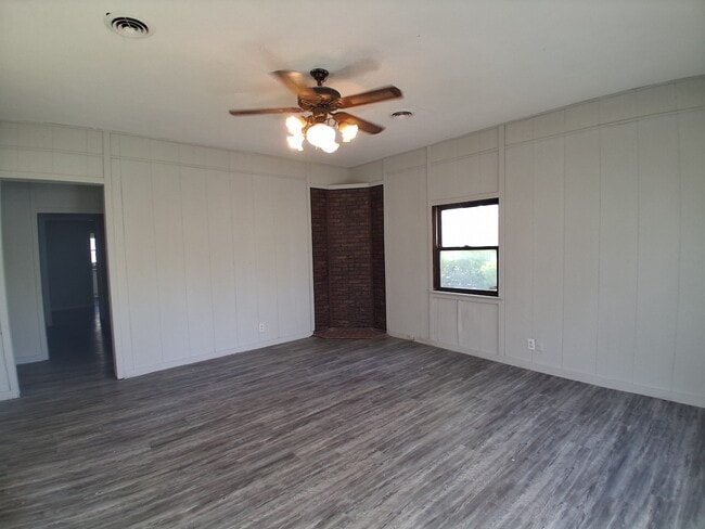 Building Photo - 904 N Collett St