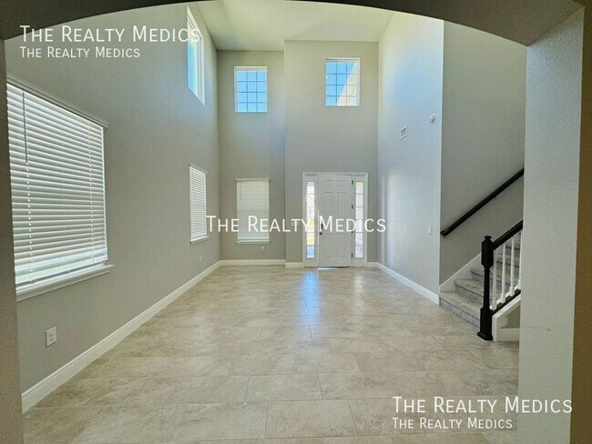 Foto del edificio - Available May 6th! Incredible, SPACIOUS 5 ...