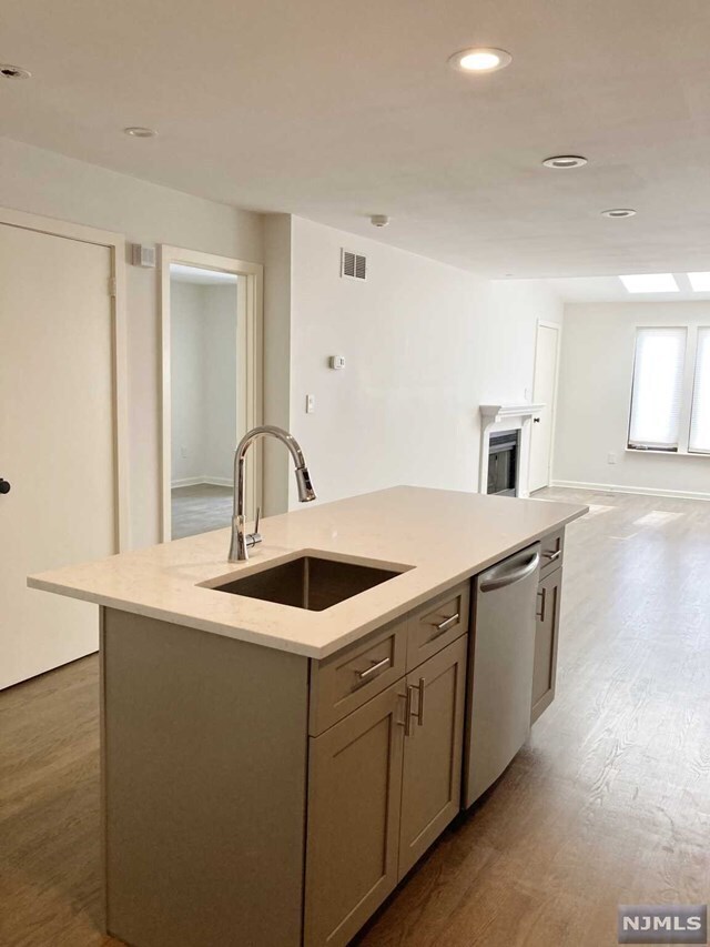 Building Photo - 748 Mainsail Ln