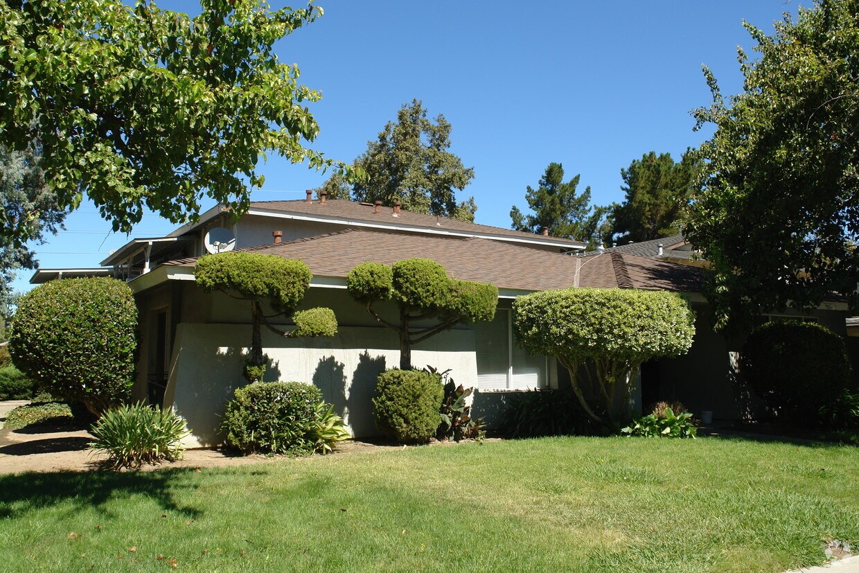 Building Photo - 1745 De Marietta Ave