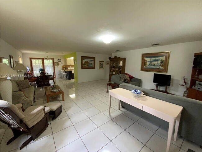 Foto del edificio - 8445 SW 4th St