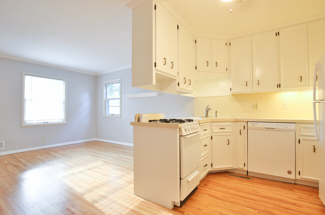 Kitchen - 5752 Russell Ave S