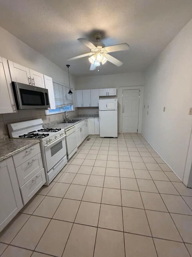 Building Photo - 3509 Kavanaugh Blvd