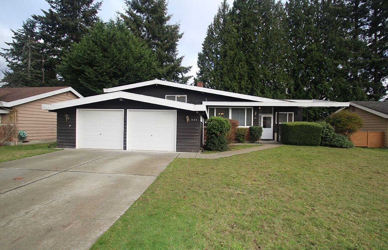 Primary Photo - NICELY UPDATED 4 BEDROOM BELLEVUE HOME FOR...