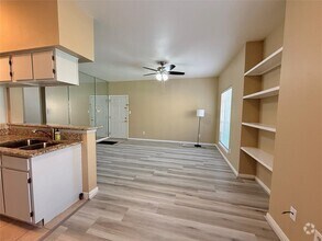Building Photo - 2626 Holly Hall St
