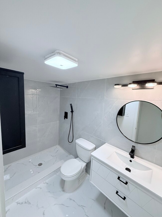 Foto del edificio - 140 S Cypress Rd