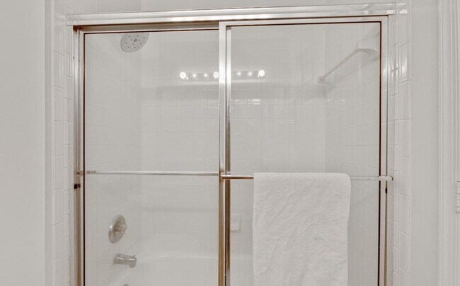 Bathroom - 1712 Lake Shore Crest Dr
